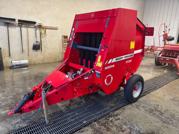 Massey Ferguson 1734 4x4 round baler